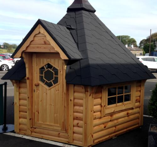 BBQ Grill Cabin 6.5m2 - BBQ room with benches and shingled roof included